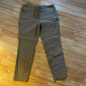 The Limited Exact Stretch cropped pants.